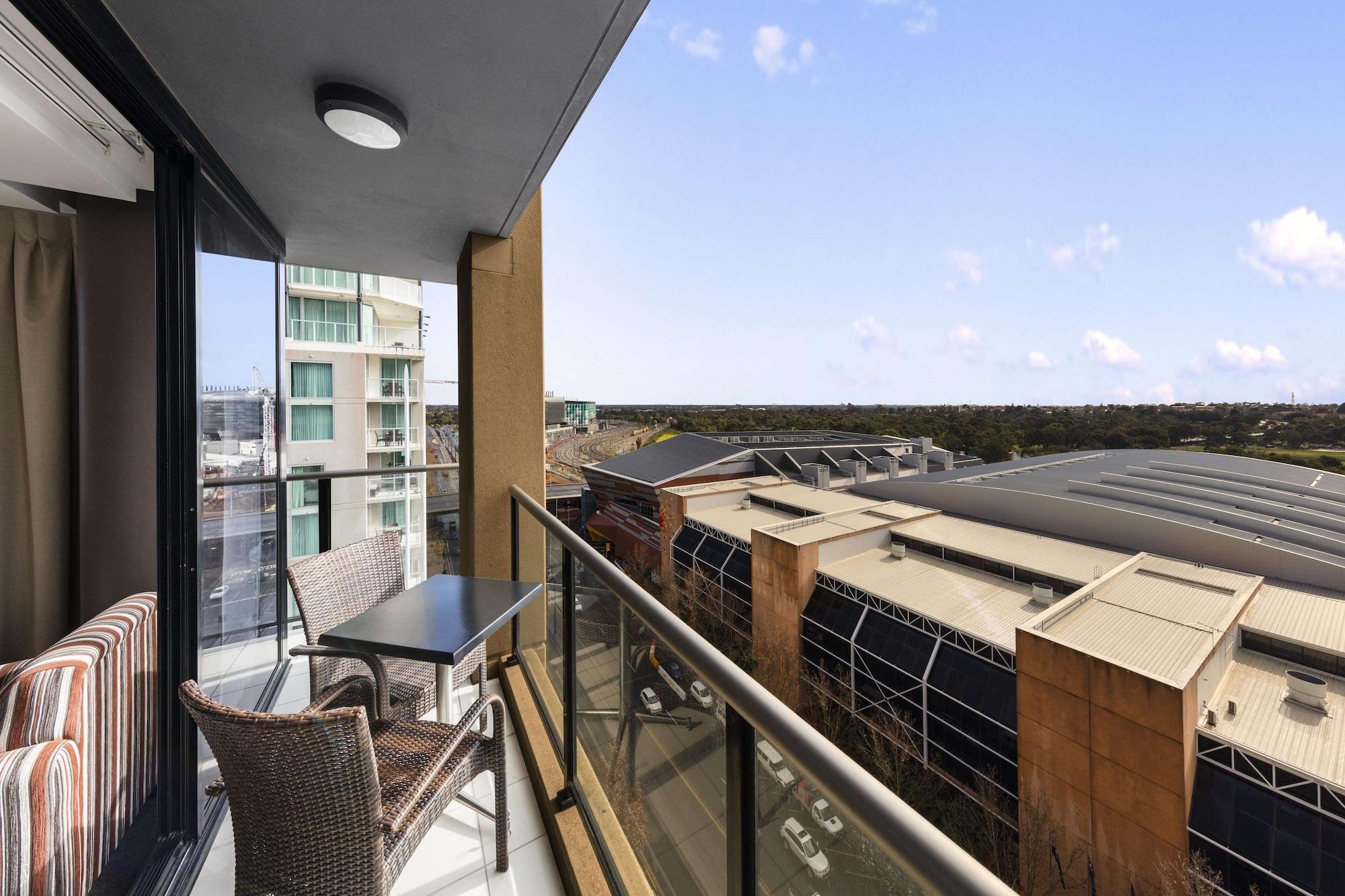 Oaks Adelaide Horizons Suites Extérieur photo