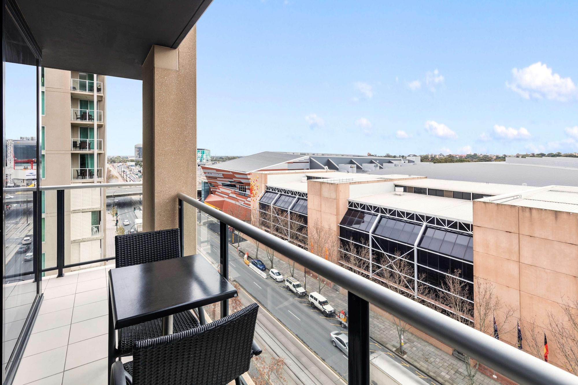 Oaks Adelaide Horizons Suites Extérieur photo