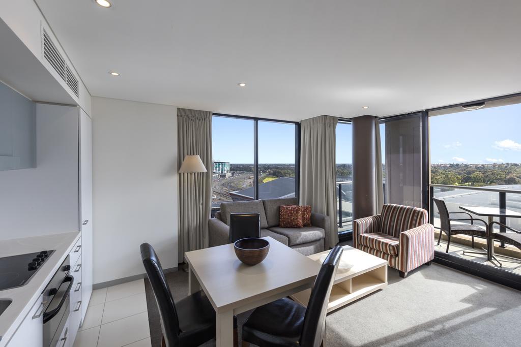 Oaks Adelaide Horizons Suites Extérieur photo