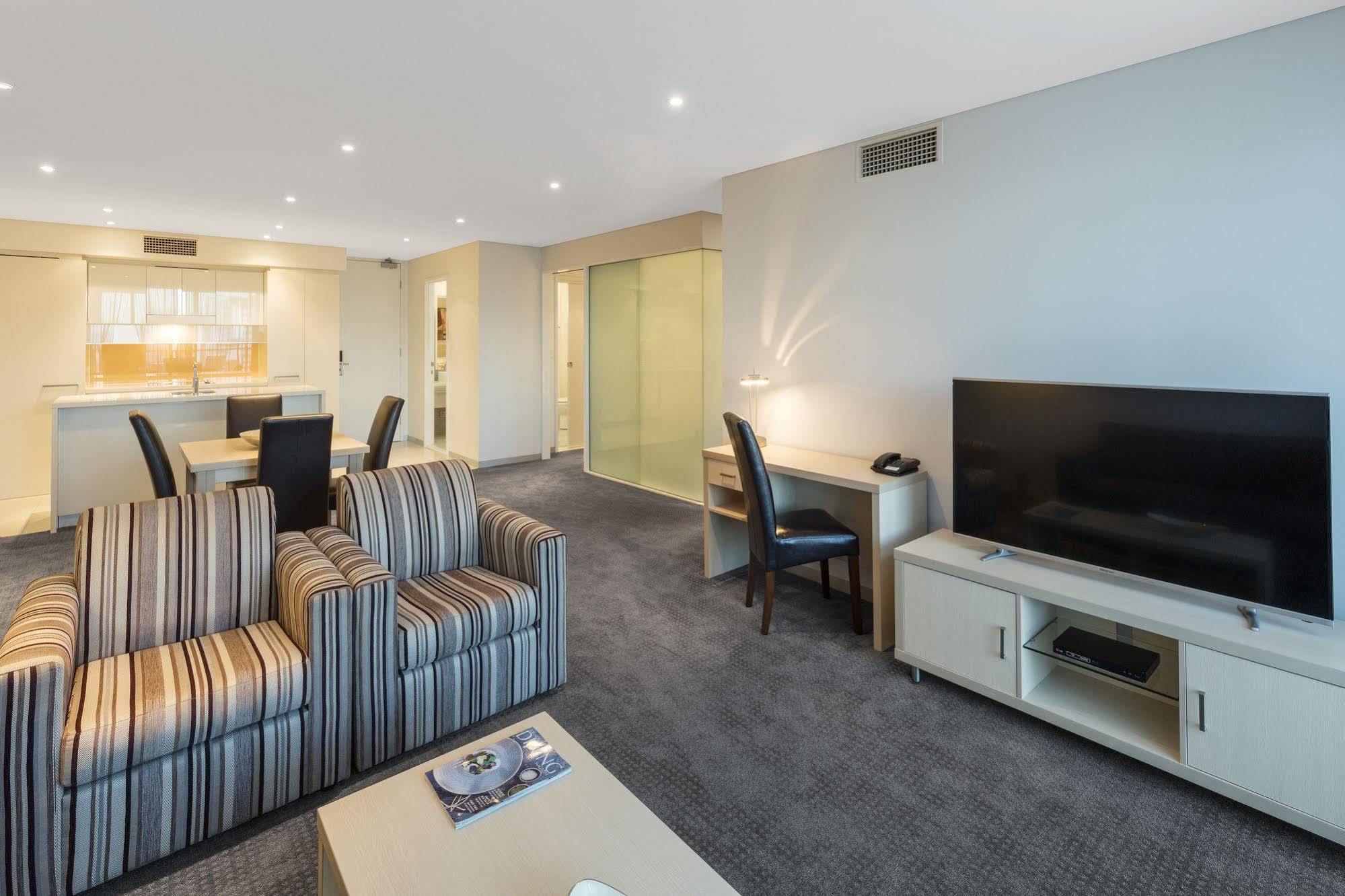 Oaks Adelaide Horizons Suites Extérieur photo